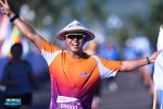 Bốn runner chạy half marathon trong nhà