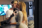 Bạn gái Aaron Carter mang thai
