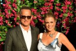 Vợ chồng Tom Hanks hiến huyết tương tạo vắc-xin chống corona